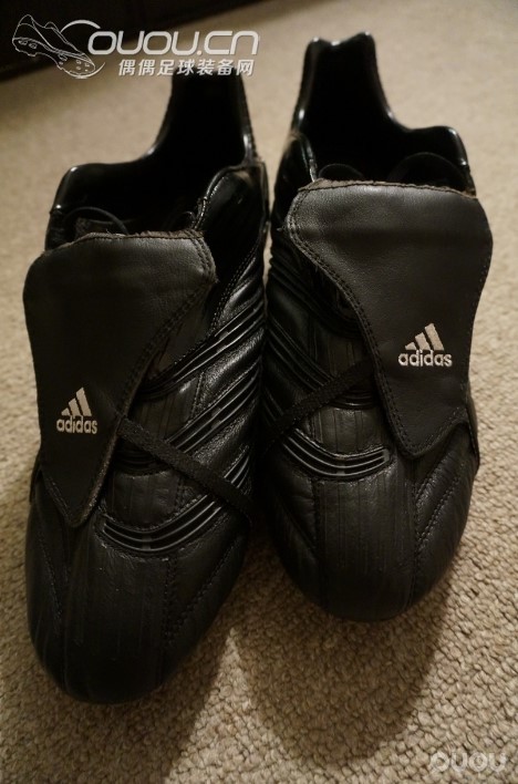 黑八一双,有点大……….