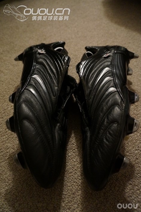 黑八一双,有点大……….