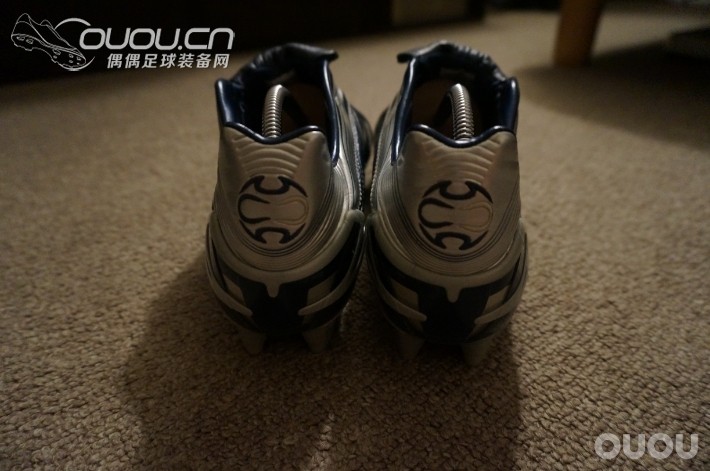 黑八一双,有点大……….