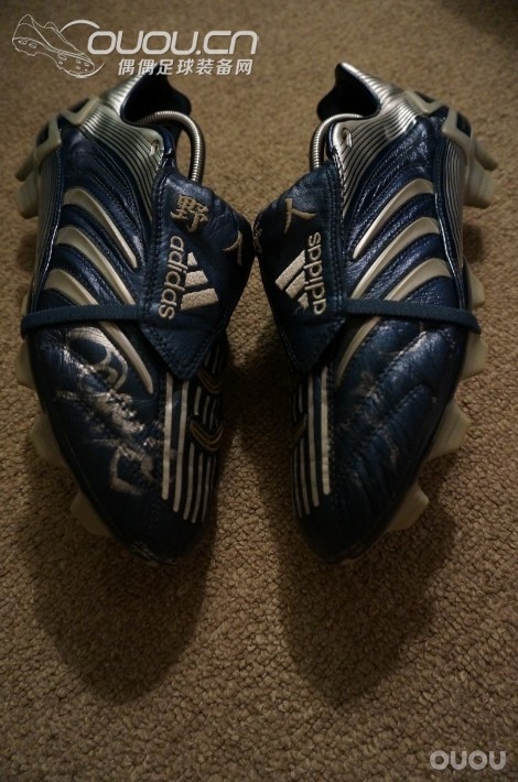 黑八一双,有点大……….