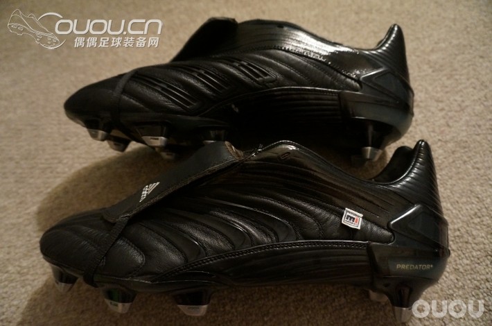 黑八一双,有点大……….