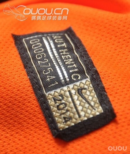 小白特来请教!!!耐克球衣的小黑标问题!!!