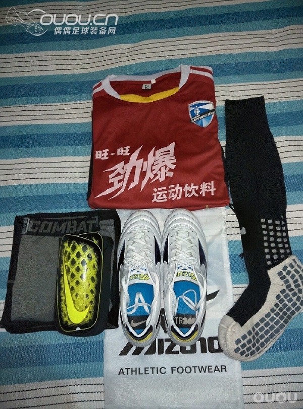 晒下个人装备,也祝愿球队明天开门红!