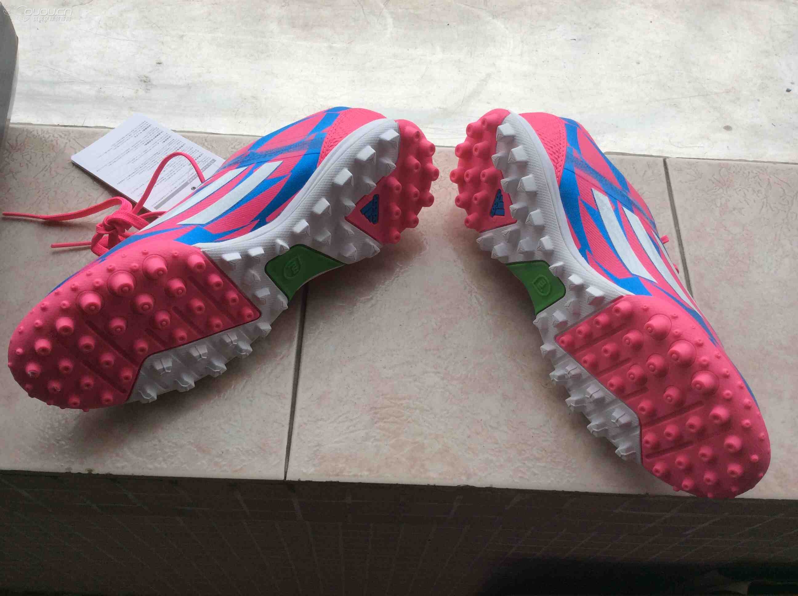 新到f30骚爆,太轻了,感觉穿鞋一样!