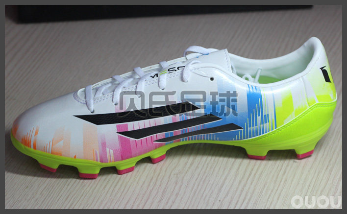中端梅西足球鞋 降价了!358元!!!年终促销!!!