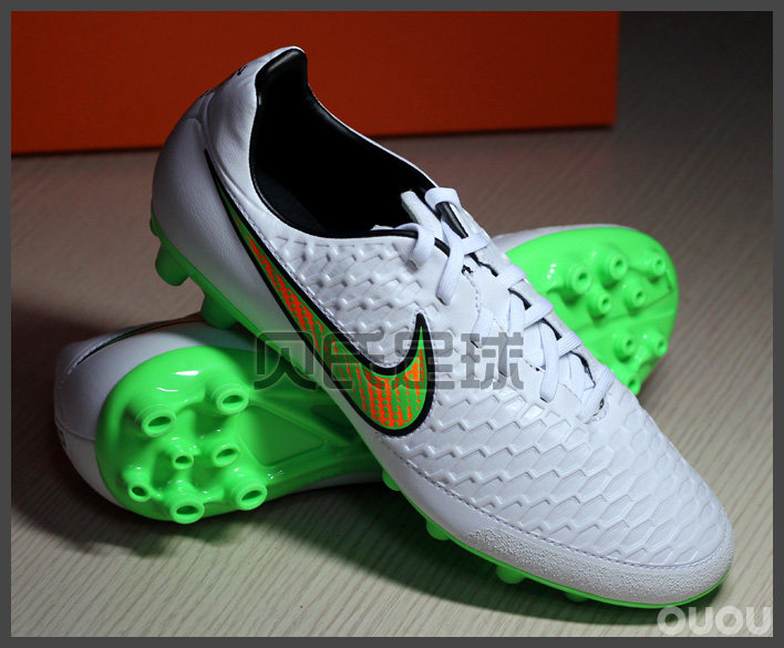 新款耐克 白色 鬼牌 足球鞋 429元