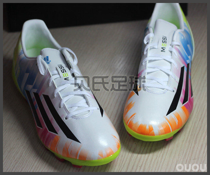 中端梅西足球鞋 降价了!358元!!!年终促销!!!