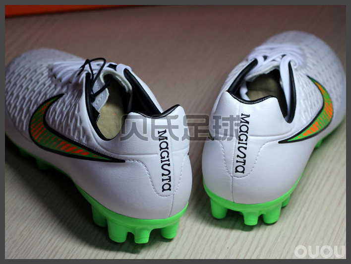 新款耐克 白色 鬼牌 足球鞋 429元
