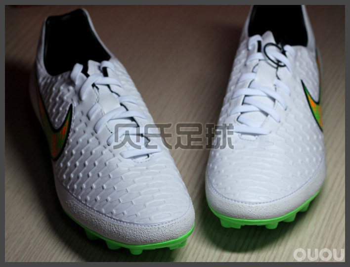 新款耐克 白色 鬼牌 足球鞋 429元