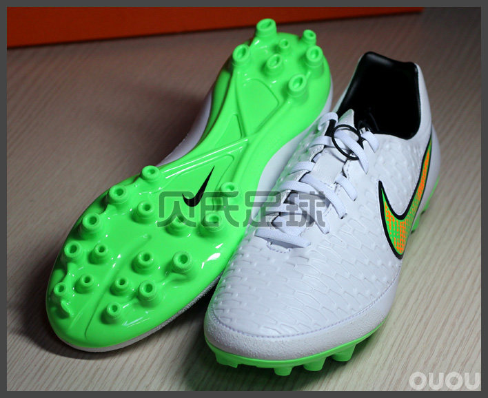 新款耐克 白色 鬼牌 足球鞋 429元