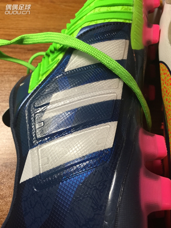 新战靴、清新绿猎14 AG   鞋舌跑偏 有没有人遇到