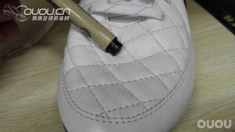 求大神鉴定传奇5反光配色FG真假