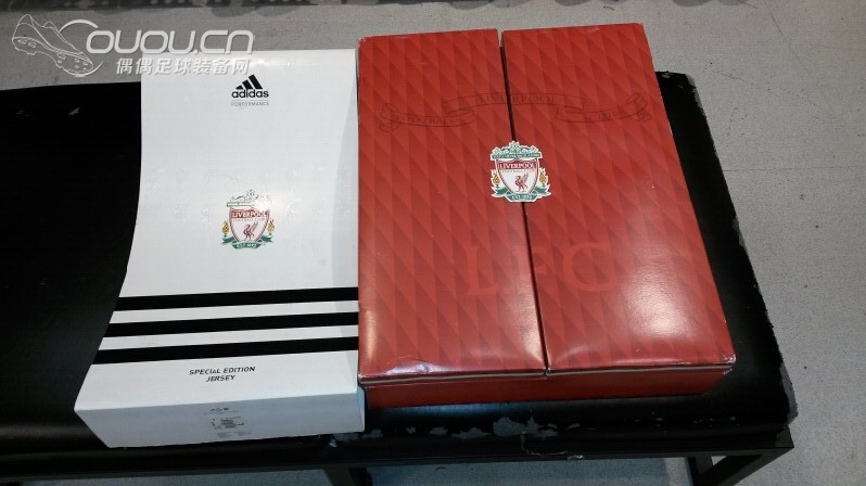 阿迪达斯大盒套装利物浦主场Techfit短袖球员版比赛服