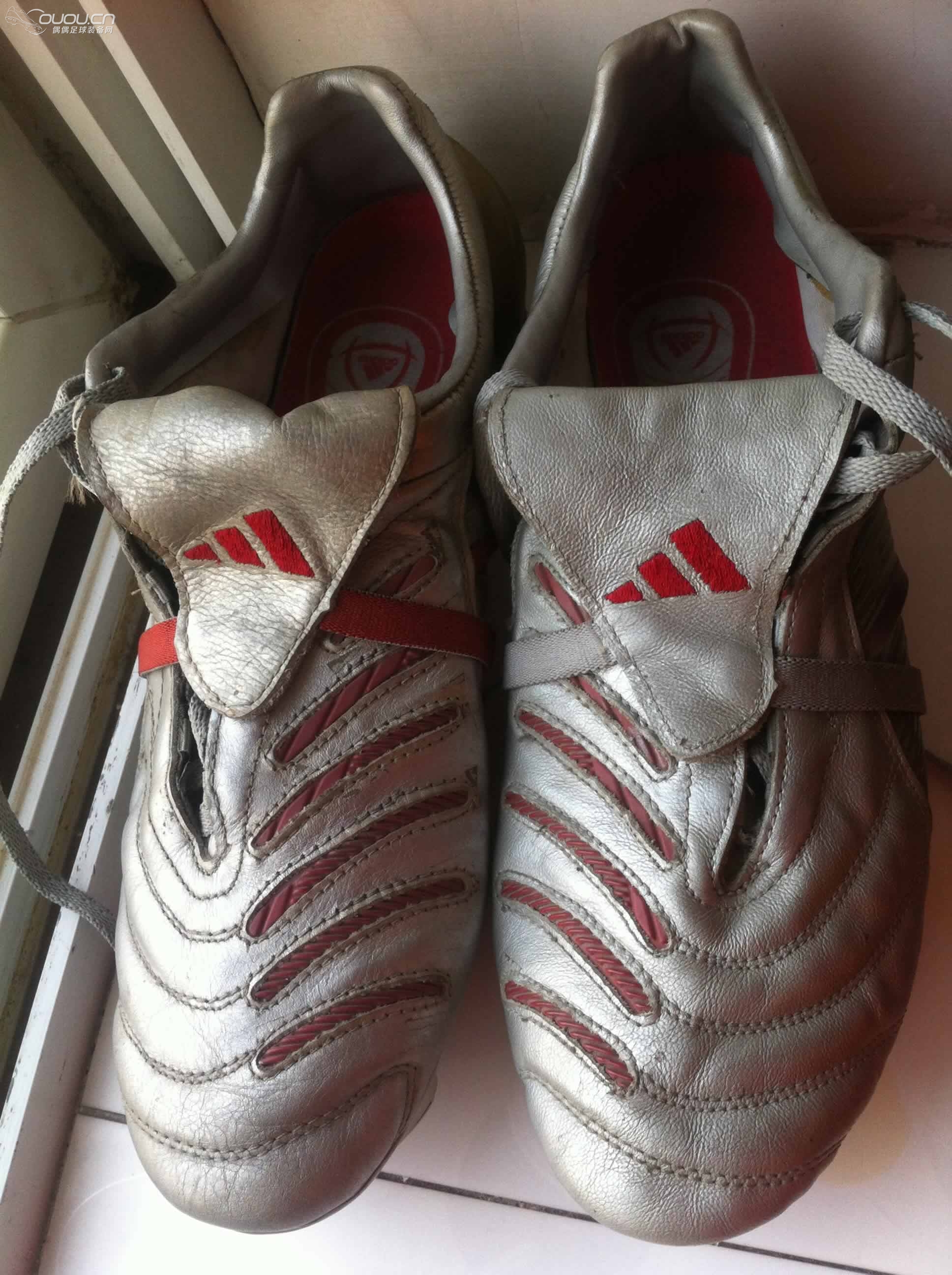 请帮我鉴定一下这款猎鹰真吗?谢谢