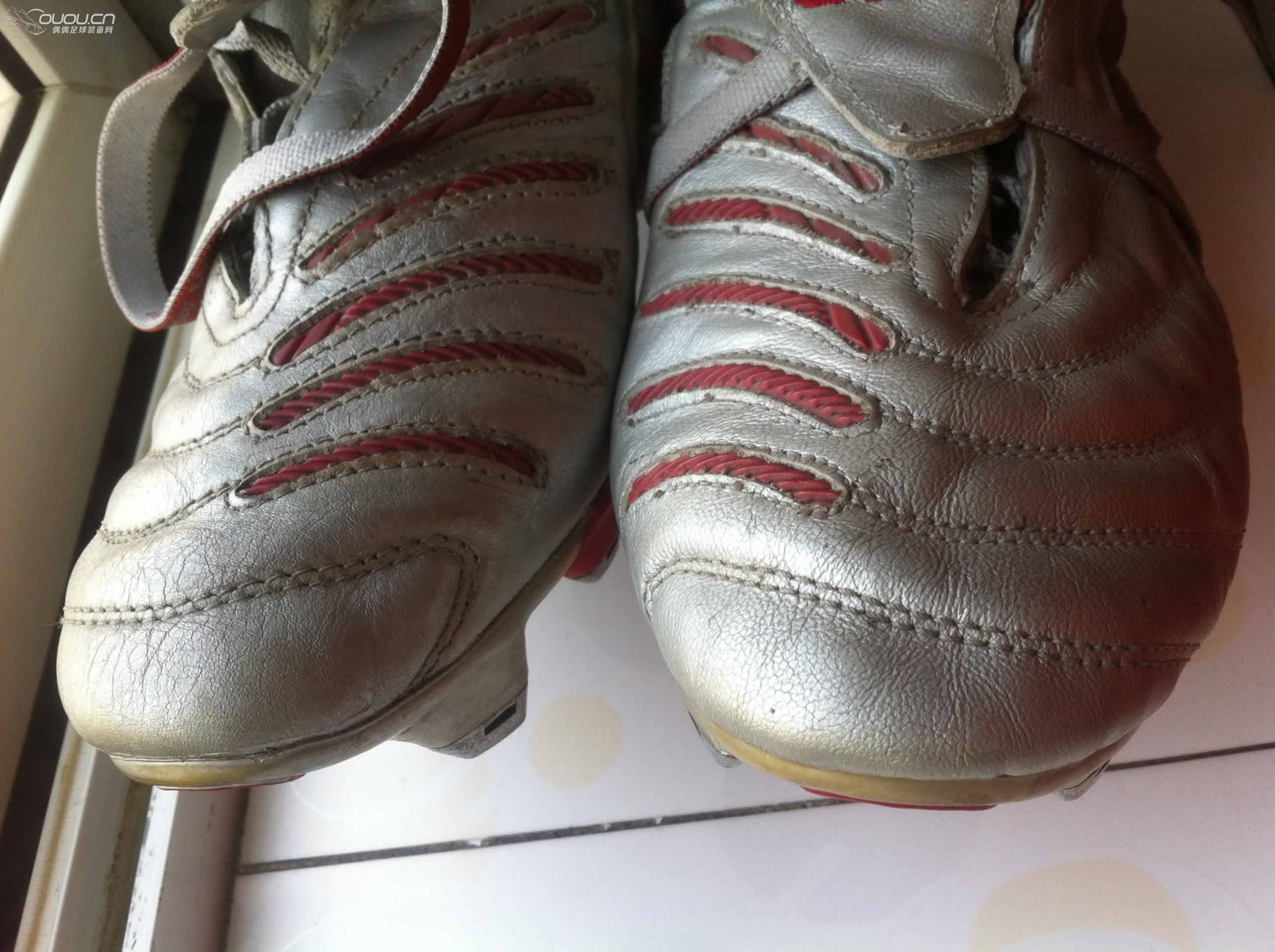 请帮我鉴定一下这款猎鹰真吗?谢谢