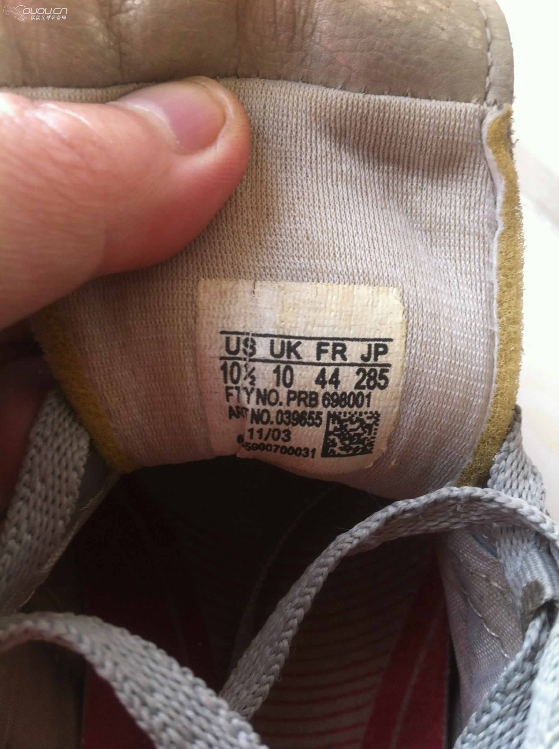 请帮我鉴定一下这款猎鹰真吗?谢谢