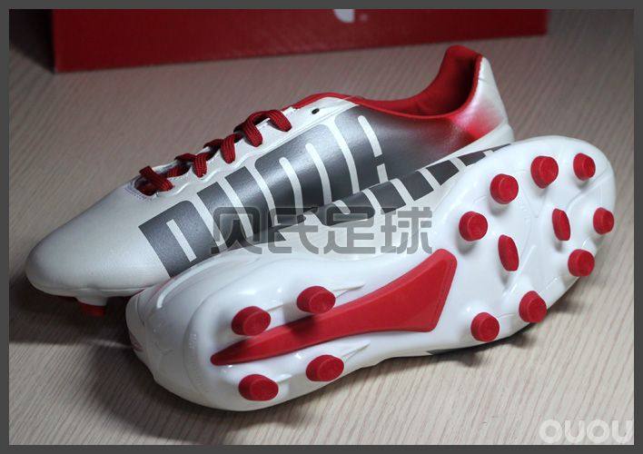 次顶级 puma 白色足球鞋 限量!偶偶专享价300包邮!
