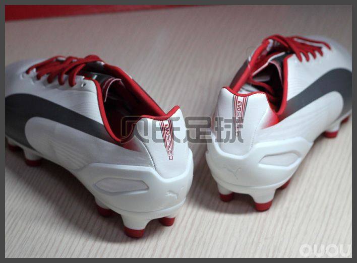 次顶级 puma 白色足球鞋 限量!偶偶专享价300包邮!