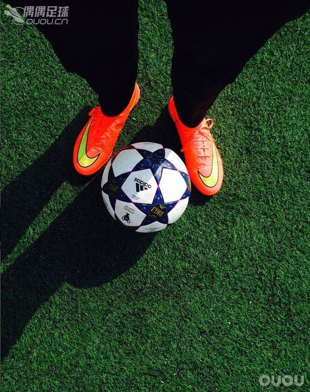 昨天下午把限量首发红配色的Elastico Superfly IC下地实战了,感觉不错~~