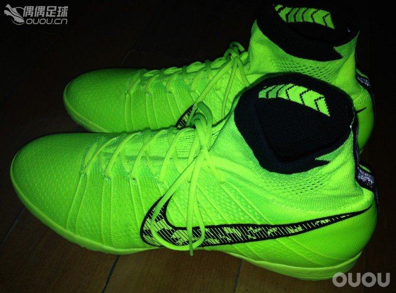 昨天下午把限量首发红配色的Elastico Superfly IC下地实战了,感觉不错~~