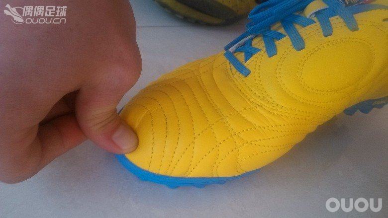 购得韩国kika足球鞋( R7 TANK KC)一双 ,尚未实战,请大家品鉴