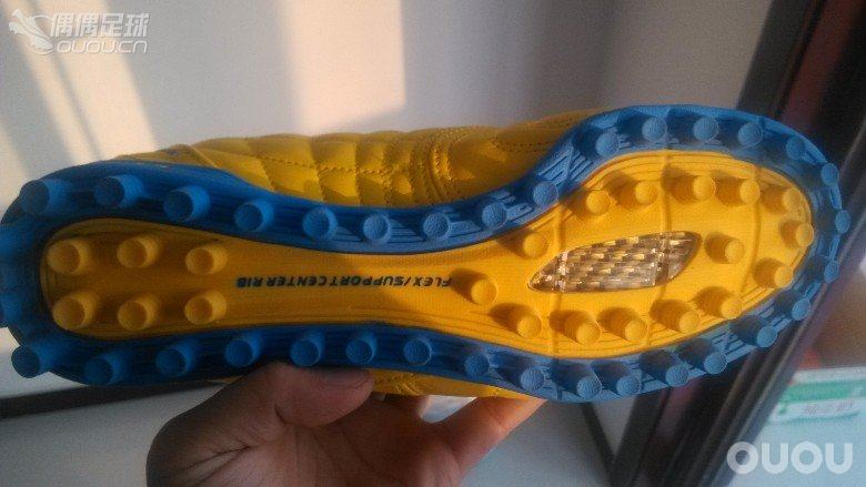 购得韩国kika足球鞋( R7 TANK KC)一双 ,尚未实战,请大家品鉴