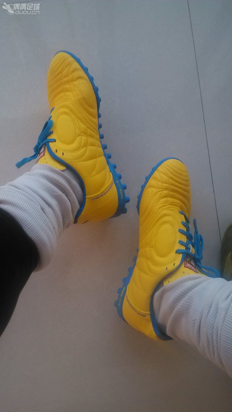 购得韩国kika足球鞋( R7 TANK KC)一双 ,尚未实战,请大家品鉴