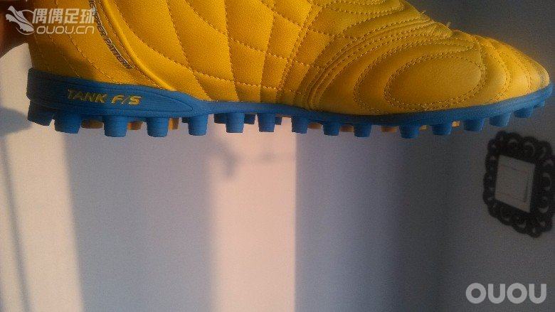 购得韩国kika足球鞋( R7 TANK KC)一双 ,尚未实战,请大家品鉴