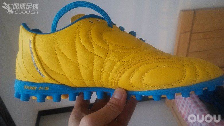 购得韩国kika足球鞋( R7 TANK KC)一双 ,尚未实战,请大家品鉴