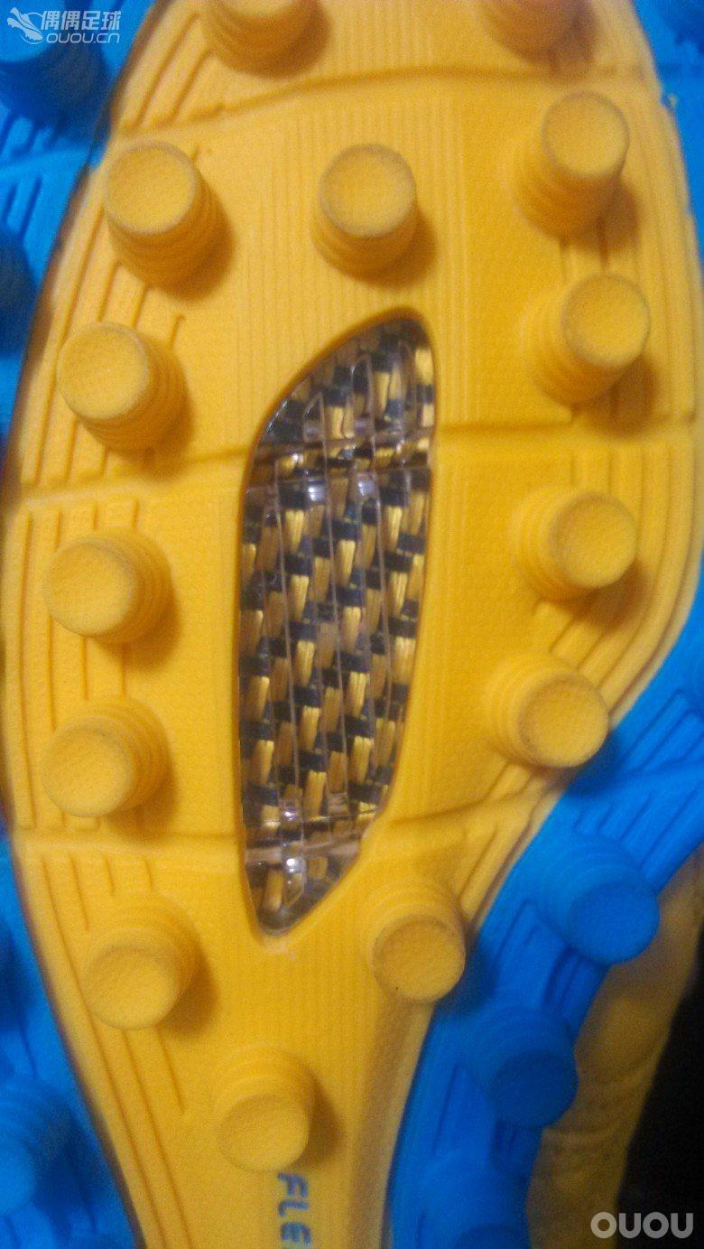 购得韩国kika足球鞋( R7 TANK KC)一双 ,尚未实战,请大家品鉴