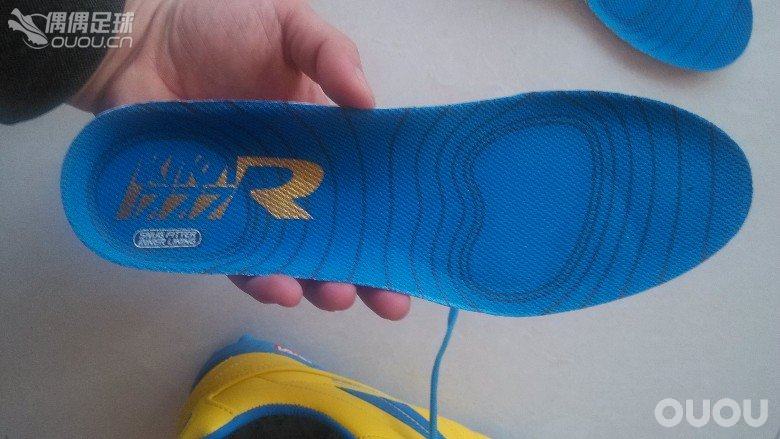 购得韩国kika足球鞋( R7 TANK KC)一双 ,尚未实战,请大家品鉴