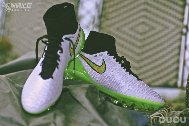 庆祝国足小组第一,怒入一双“锋芒夺目”鬼牌超顶级