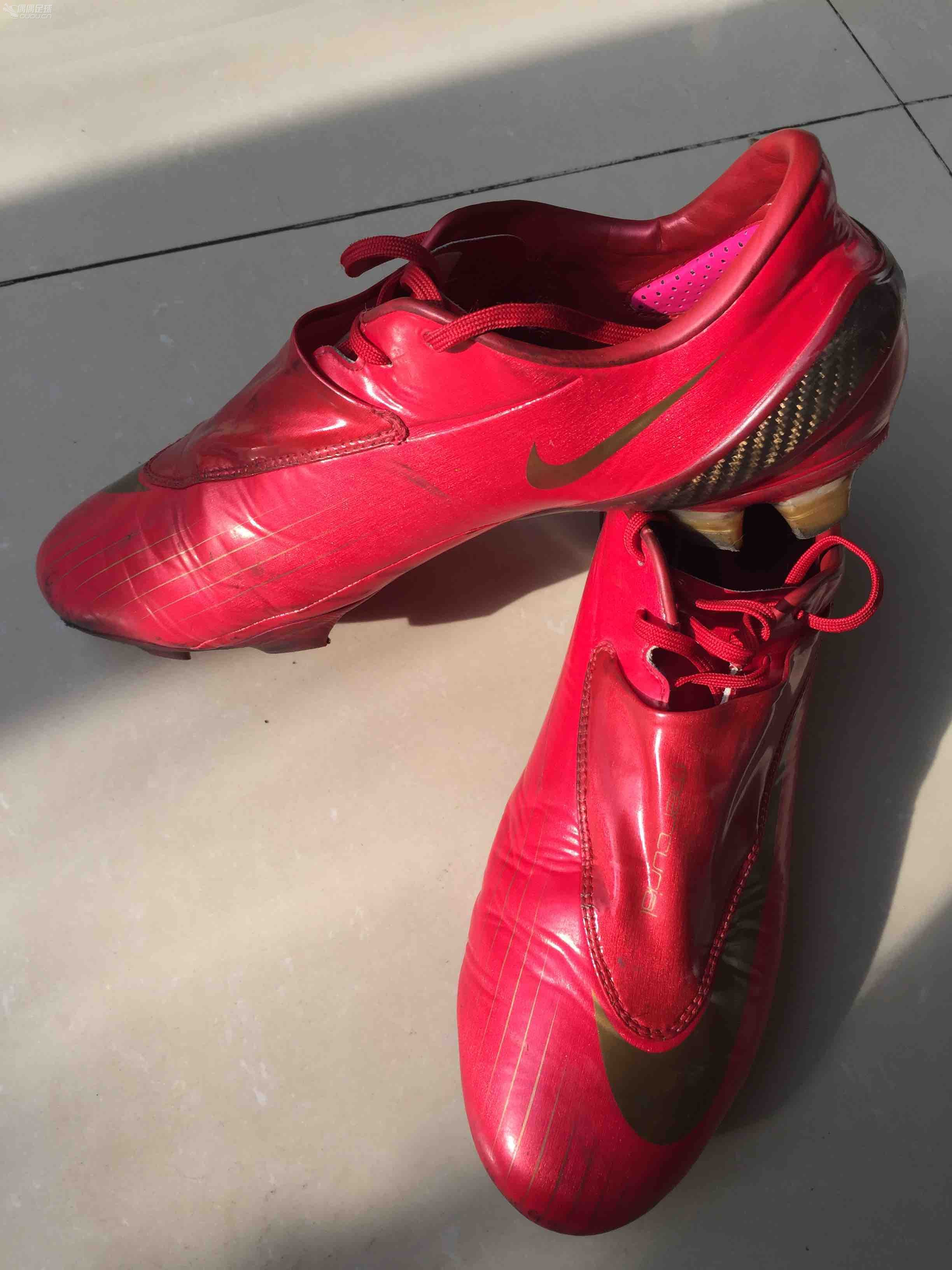 聊聊我的足球鞋记忆…刺客4代顶级….