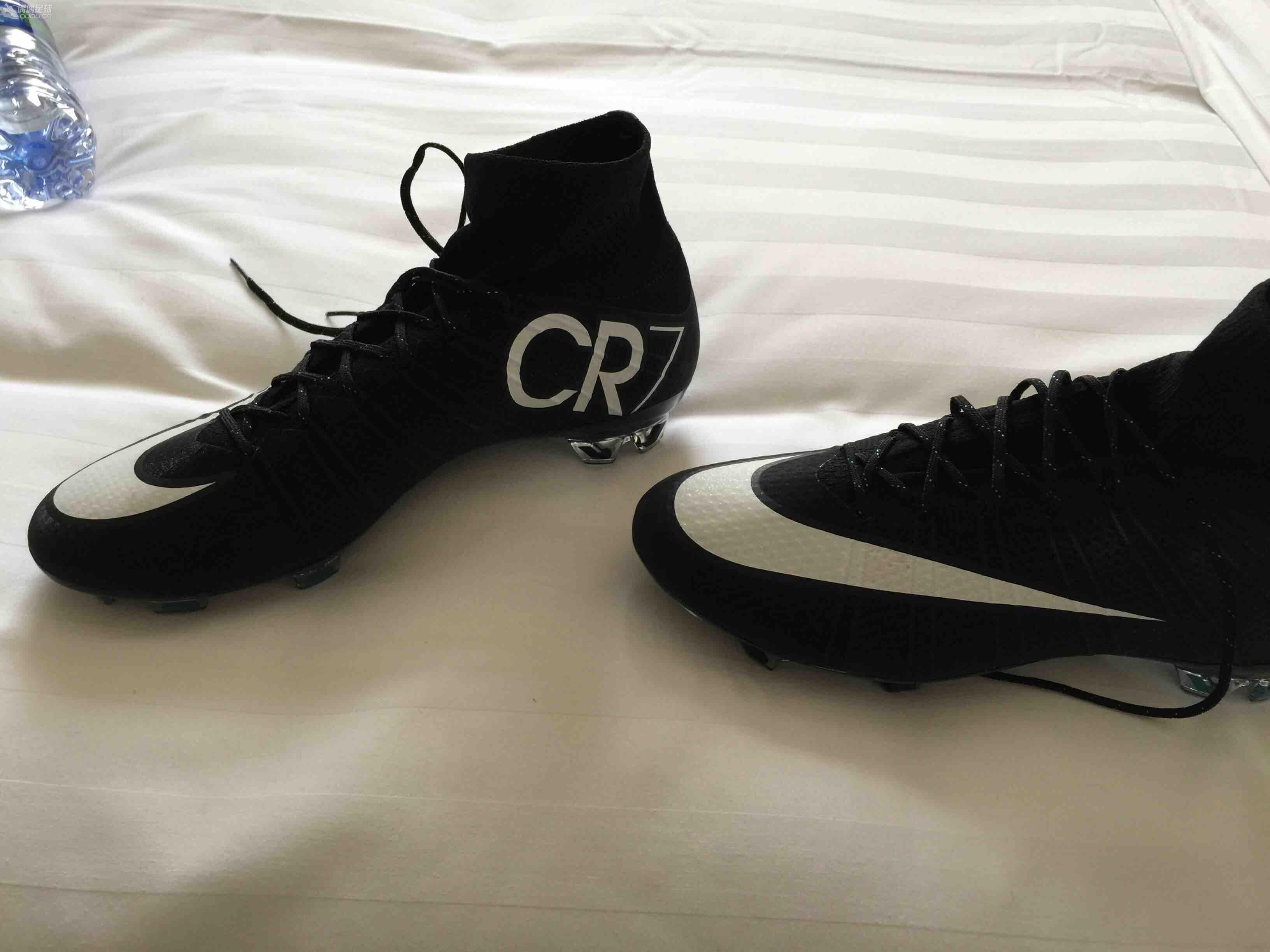 新买的鞋子。。。透透气