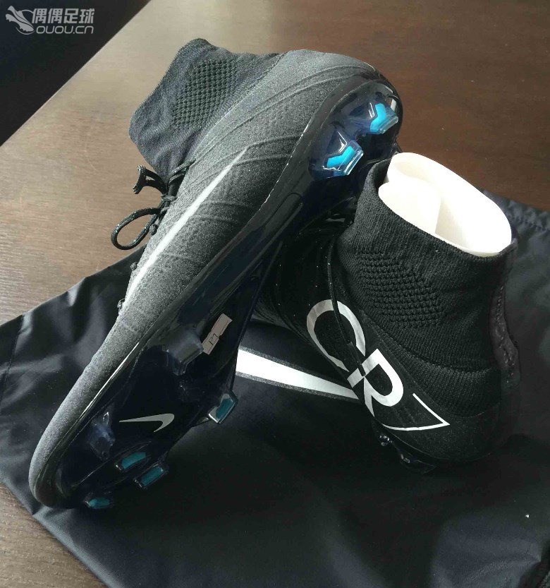 買了雙CR7,覺得不錯。但是真假還是不放心。大家幫我看看吧