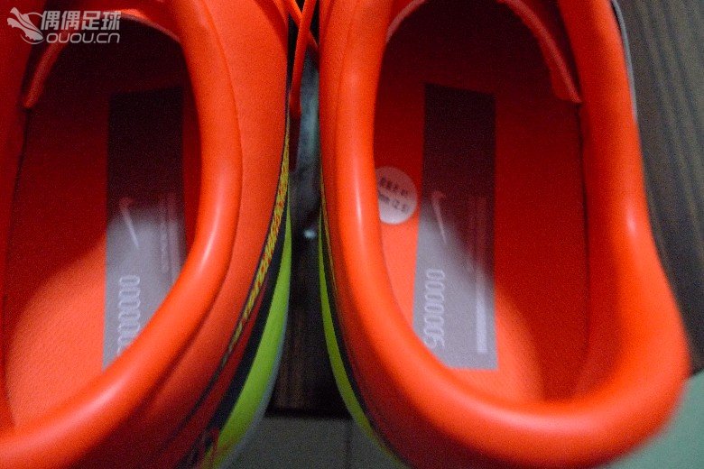 全新刺客13AG44码换全新耐克43码或阿迪42.5码TF,260元可出不包不刀,北京可面谈。