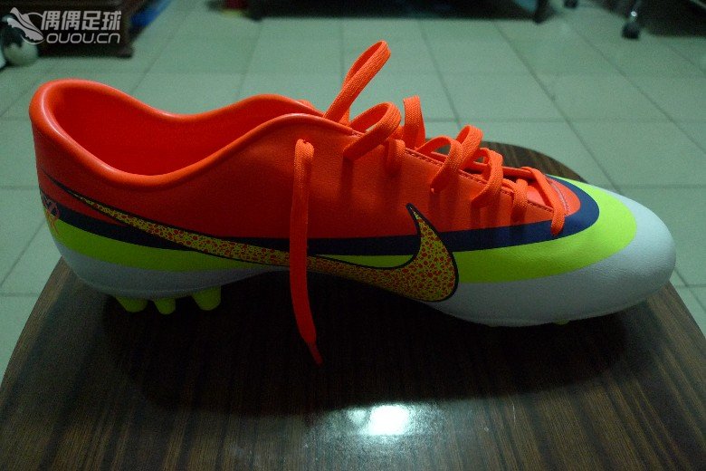 全新刺客13AG44码换全新耐克43码或阿迪42.5码TF,260元可出不包不刀,北京可面谈。