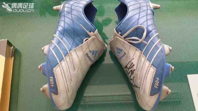 请教一下各位 这双是什么鞋