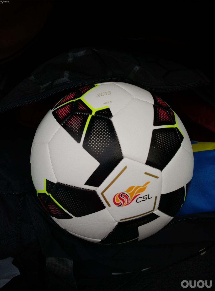 这是 训练版本 还是纪念版本 的球