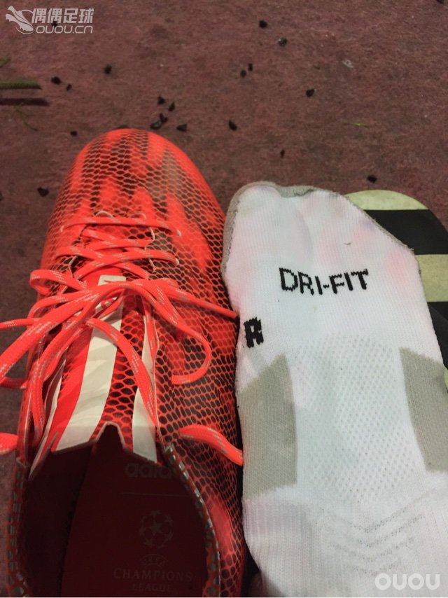 问下你们的F505红龙会褪色么?