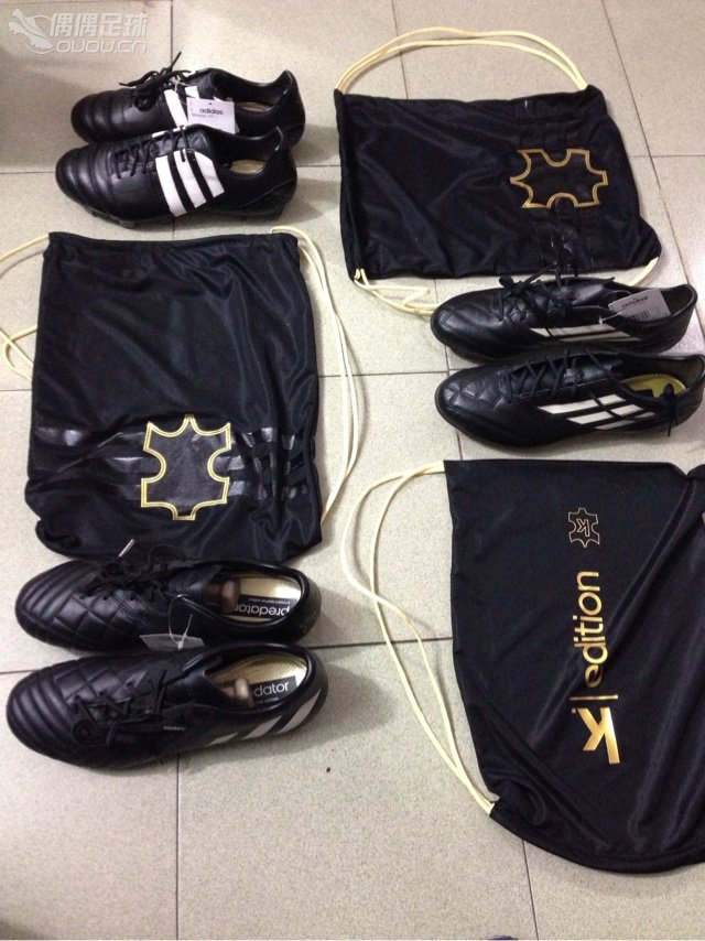 买了几双袋鼠皮的球鞋,准备做为收藏。