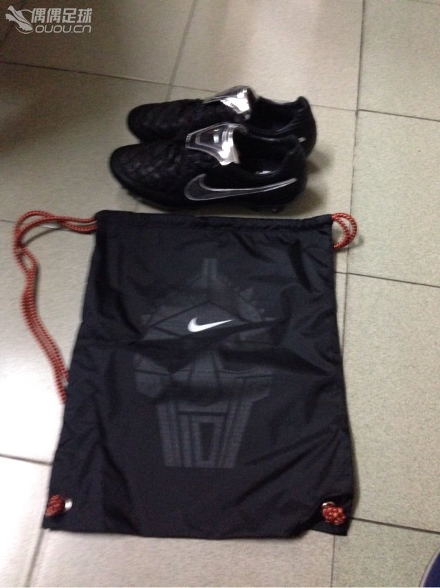 买了几双袋鼠皮的球鞋,准备做为收藏。