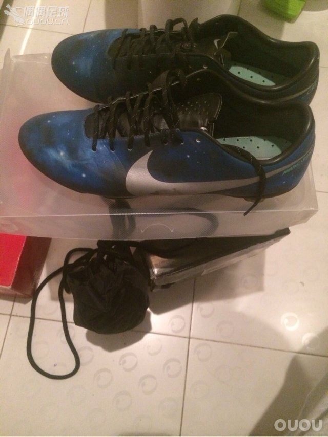 最近踢球的战靴!