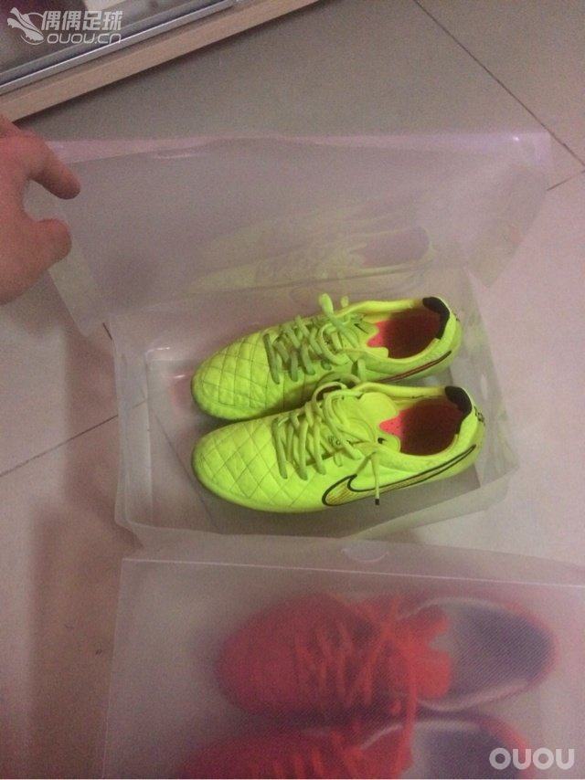 最近踢球的战靴!