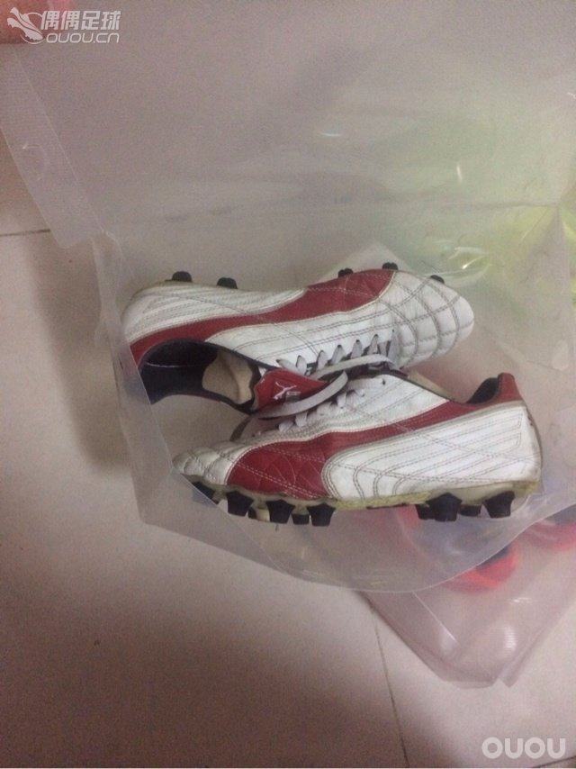 最近踢球的战靴!