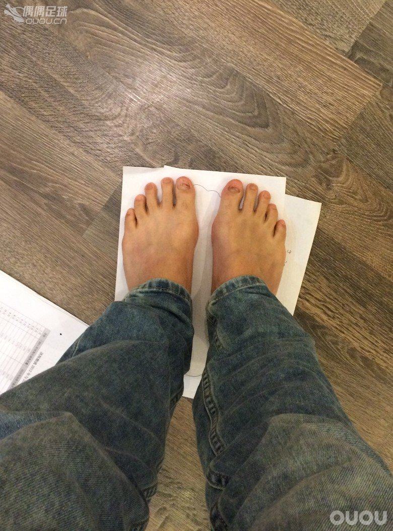 诚心求教大神我这种脚型适合哪款战靴?求大神们帮忙。