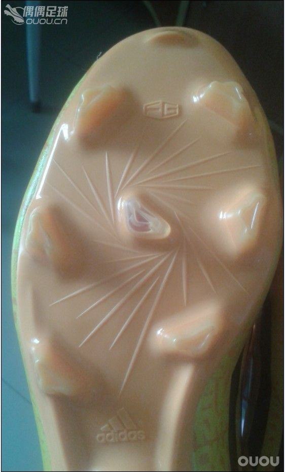 求各位路过的OUOU众神求指教,刚买的ADIDAS messi 梅西顶级F50 FG 足球鞋 M17681