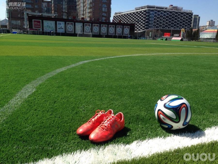 偶偶第十二次草根接力实战评测】第二棒-Adidas Adizero F50 V AG红龙 本命年评测火热红龙