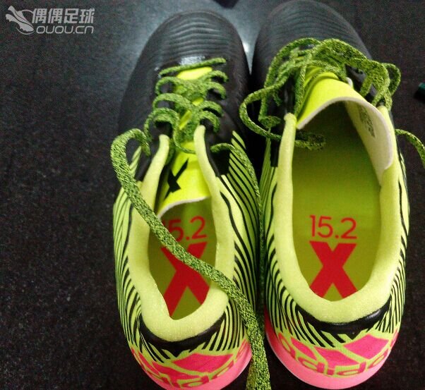 阿迪新系列15.2 TF上脚,那个X像不像特步呢