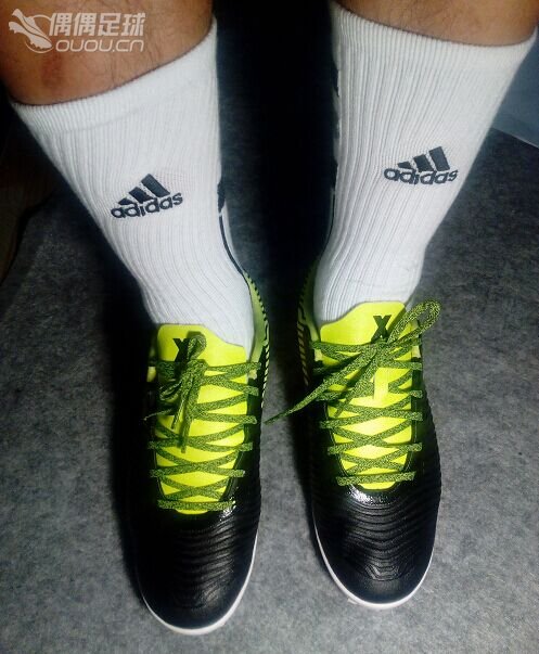 阿迪新系列15.2 TF上脚,那个X像不像特步呢